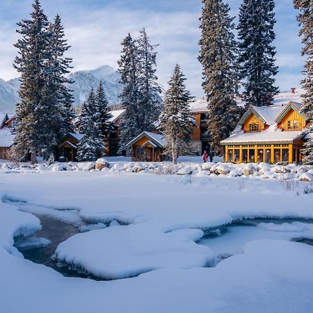 Post Hotel & Spa Lake Louise Bagian luar foto