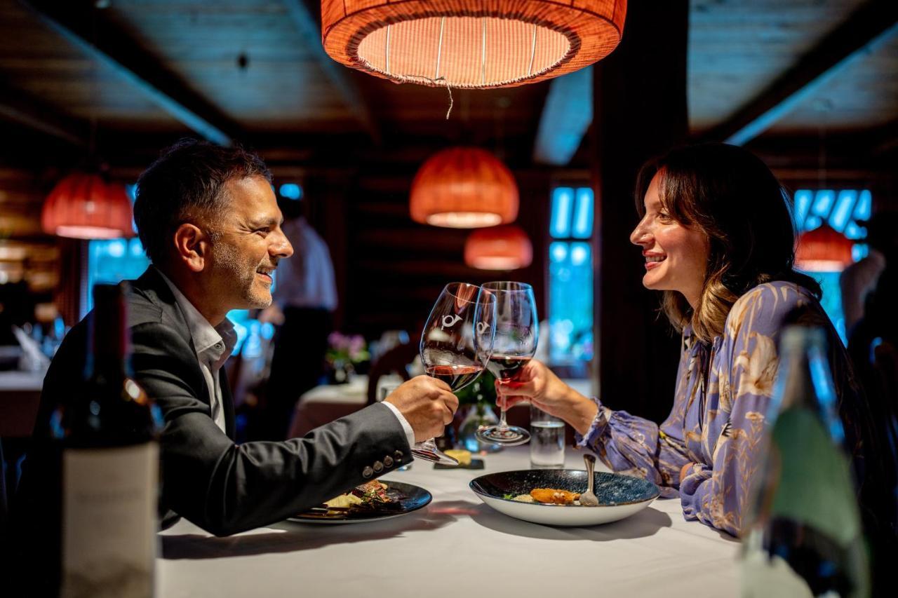 Post Hotel & Spa Lake Louise Bagian luar foto