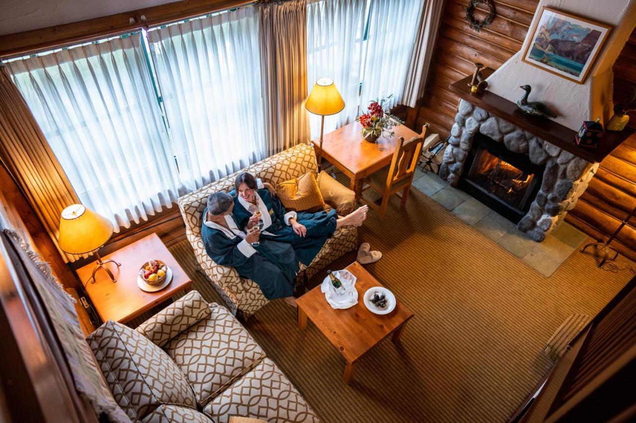 Post Hotel & Spa Lake Louise Bagian luar foto