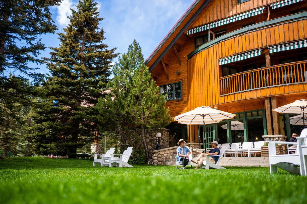 Post Hotel & Spa Lake Louise Bagian luar foto
