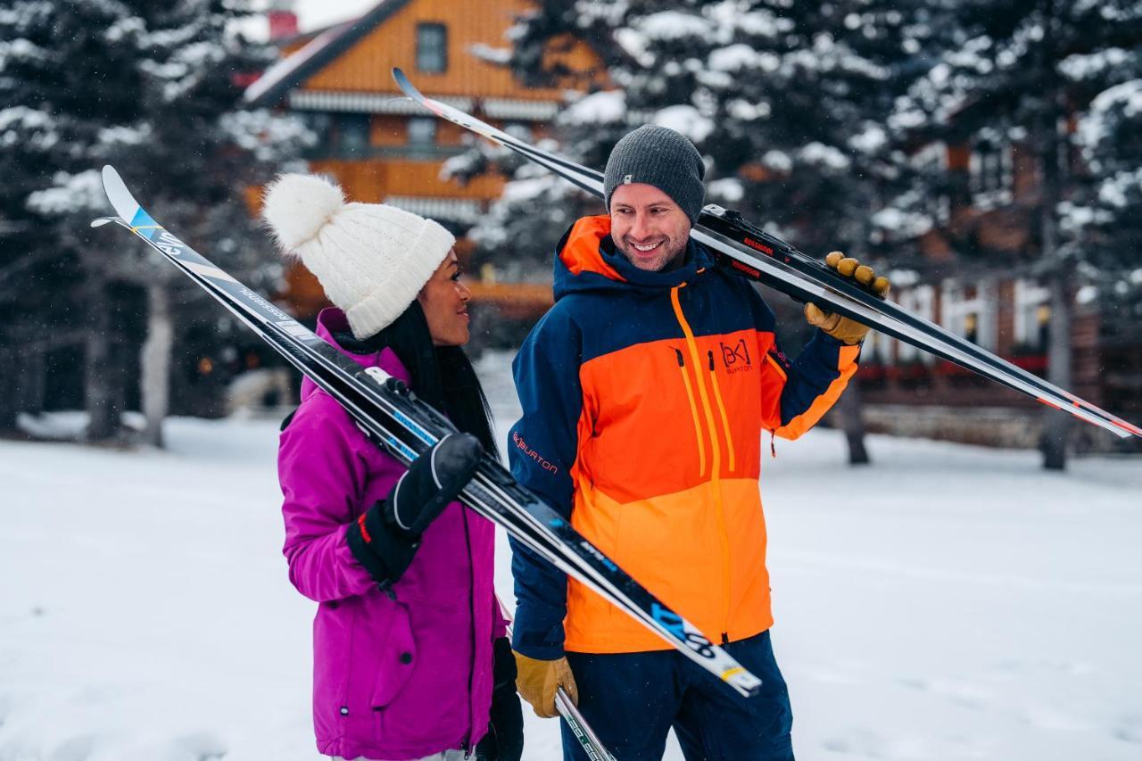 Post Hotel & Spa Lake Louise Bagian luar foto