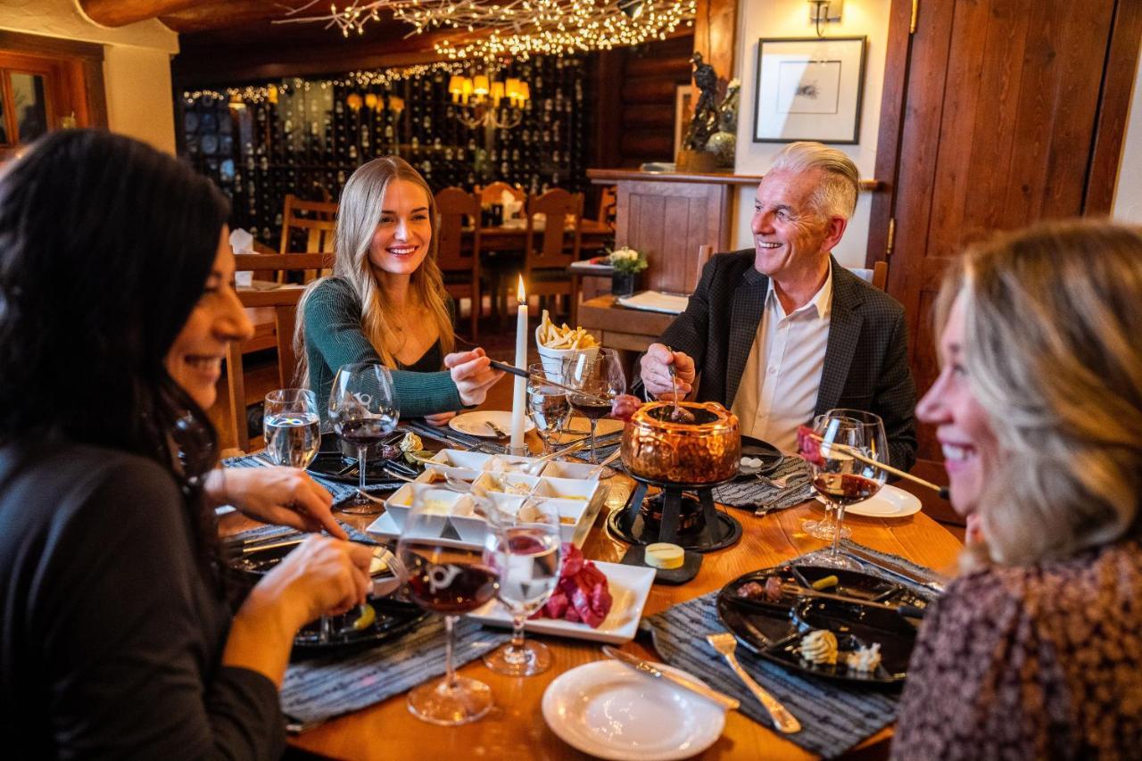 Post Hotel & Spa Lake Louise Bagian luar foto