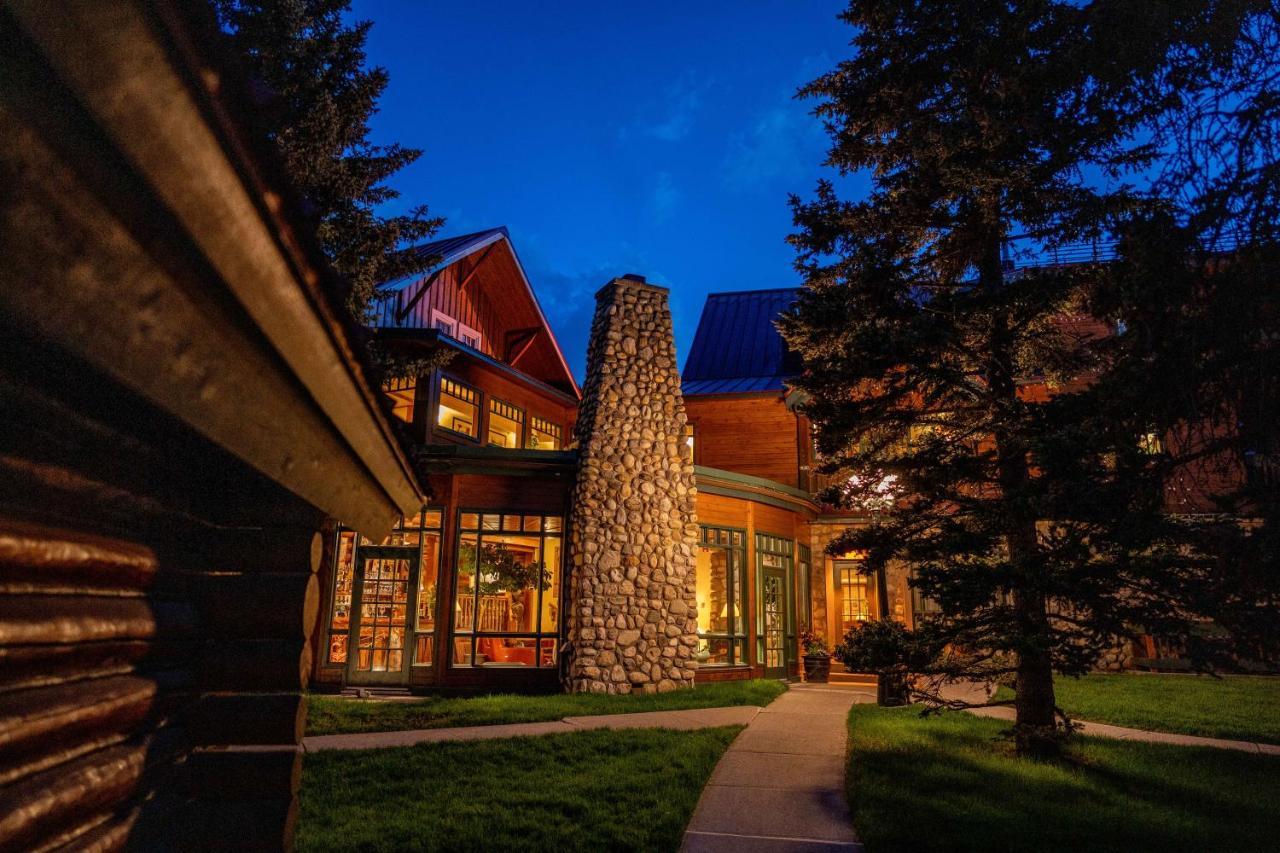 Post Hotel & Spa Lake Louise Bagian luar foto