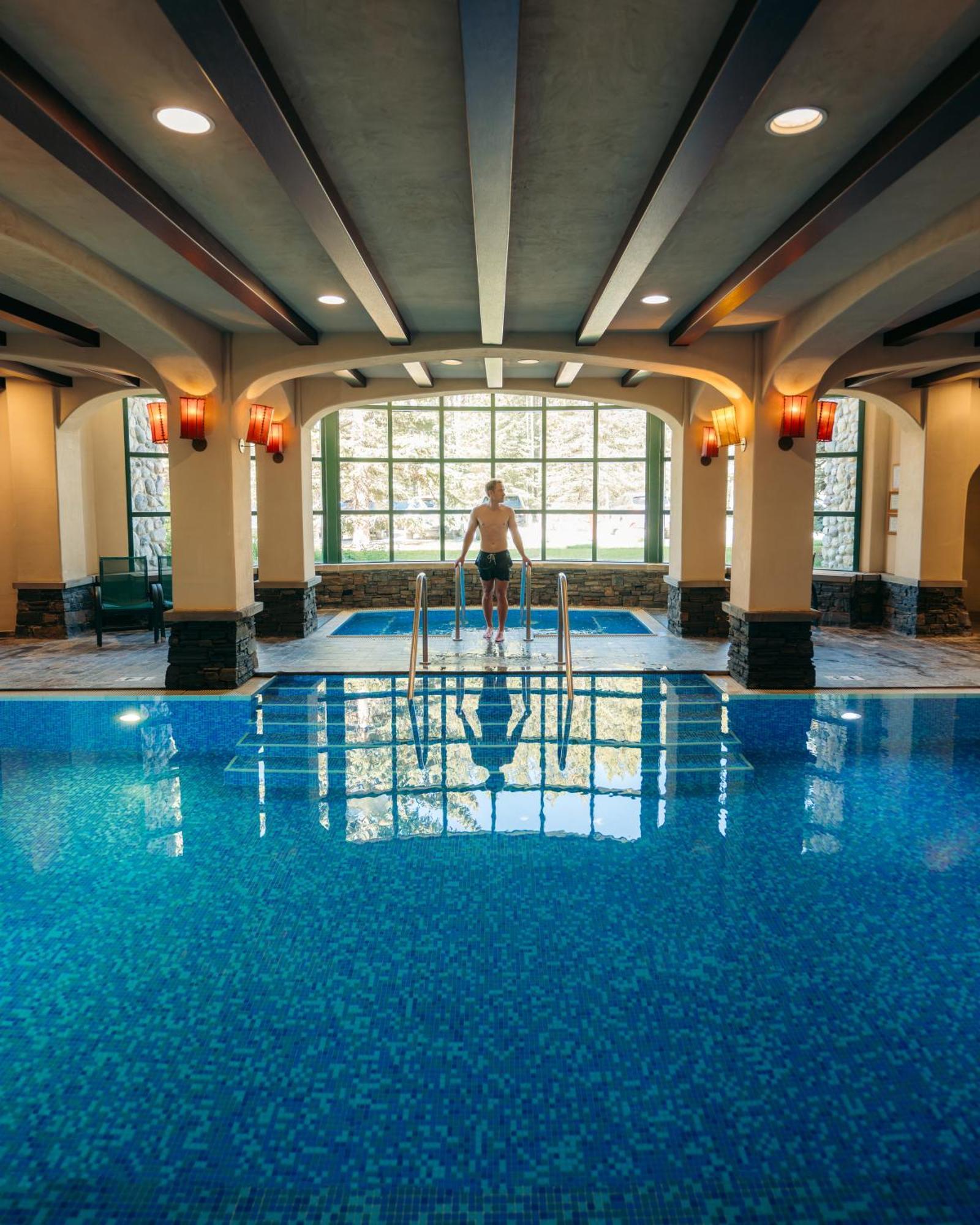 Post Hotel & Spa Lake Louise Bagian luar foto