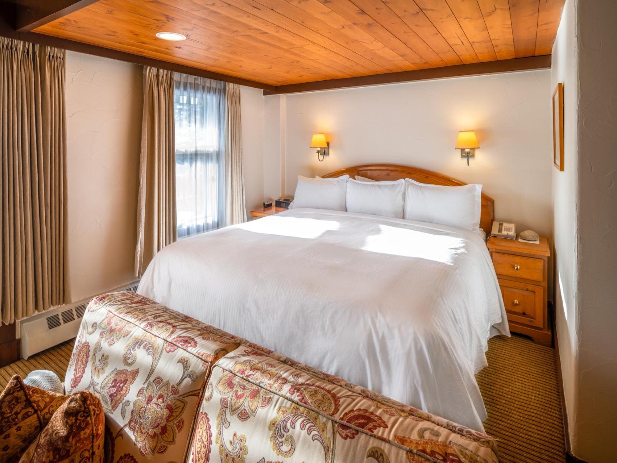 Post Hotel & Spa Lake Louise Bagian luar foto