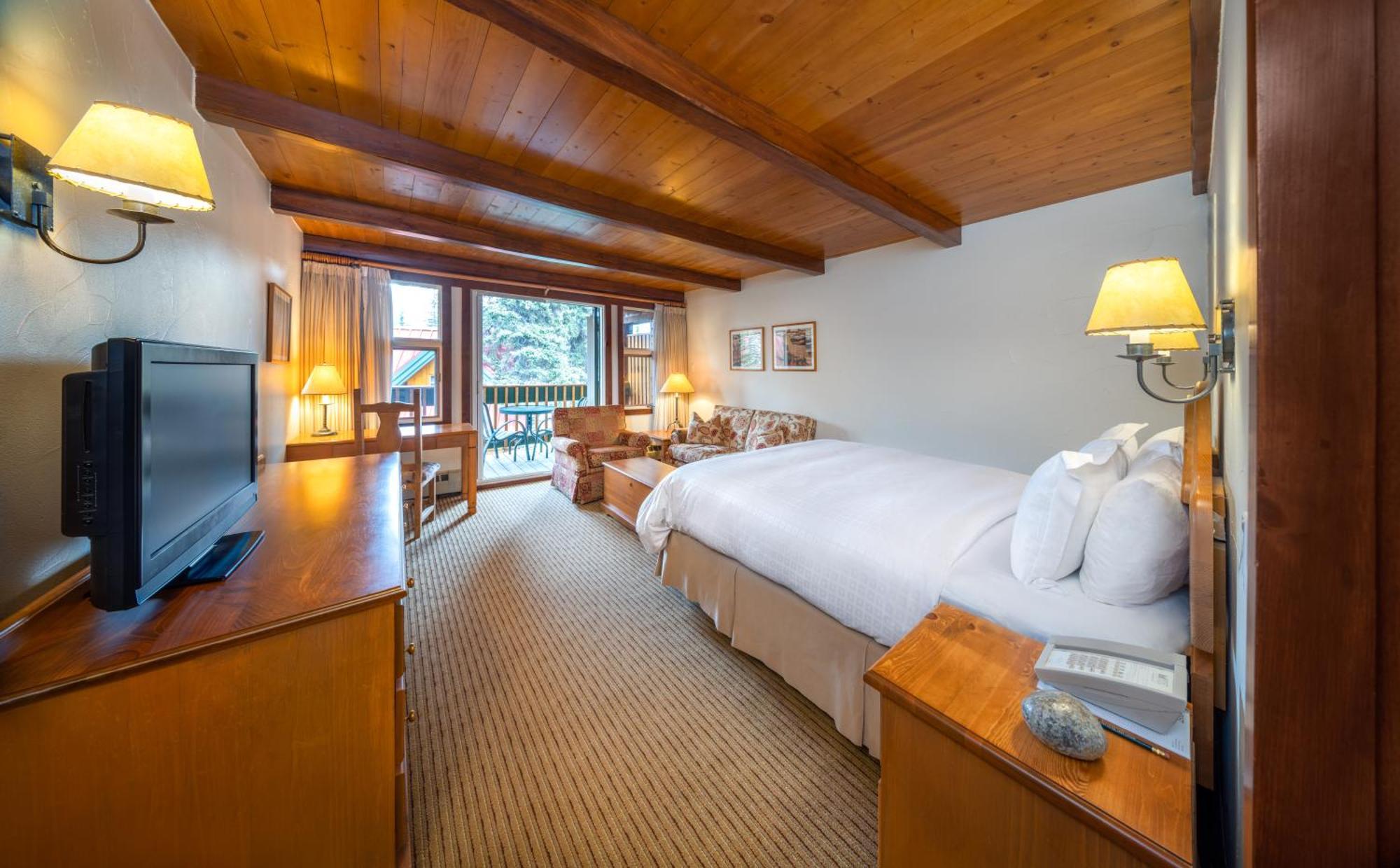 Post Hotel & Spa Lake Louise Bagian luar foto