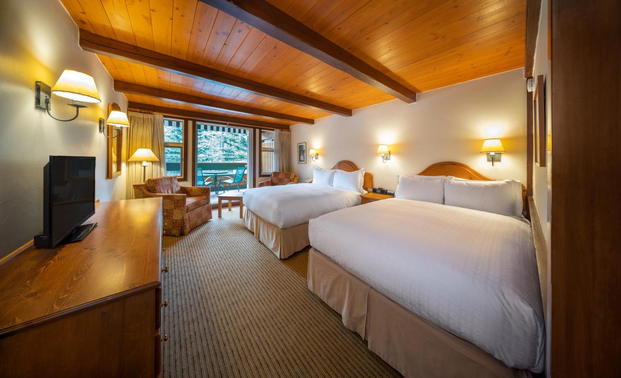Post Hotel & Spa Lake Louise Bagian luar foto