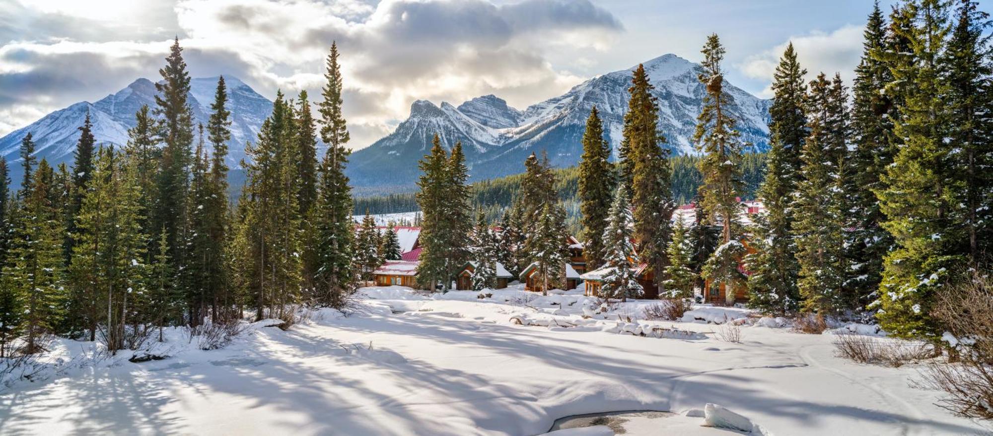 Post Hotel & Spa Lake Louise Bagian luar foto