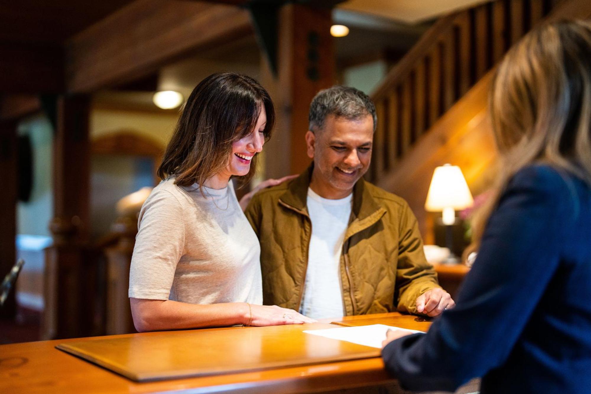 Post Hotel & Spa Lake Louise Bagian luar foto