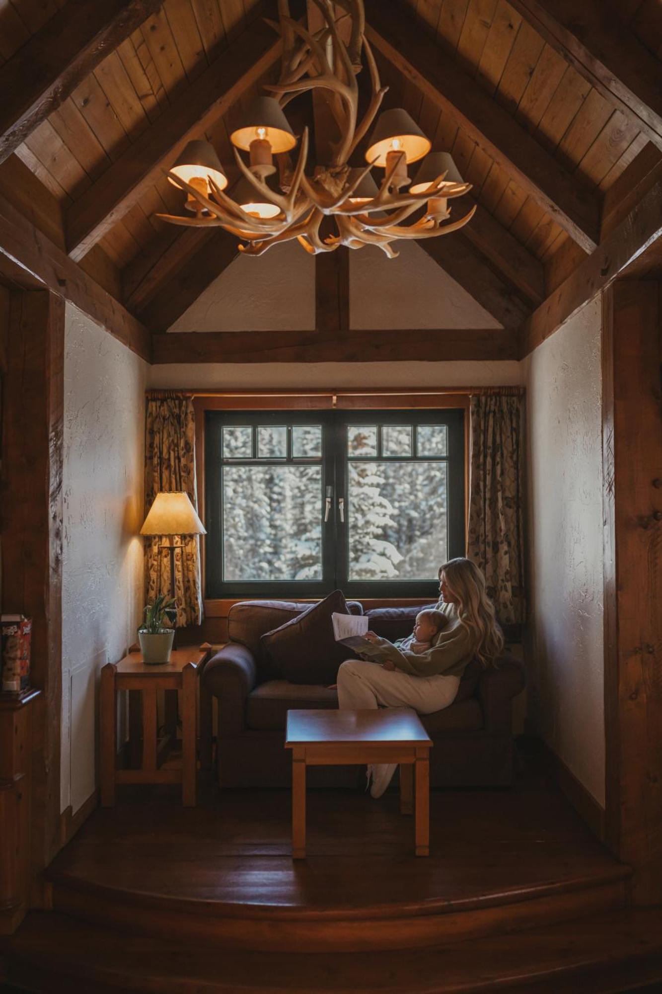 Post Hotel & Spa Lake Louise Bagian luar foto