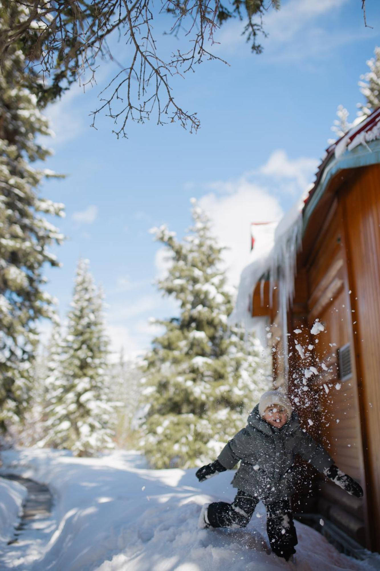 Post Hotel & Spa Lake Louise Bagian luar foto