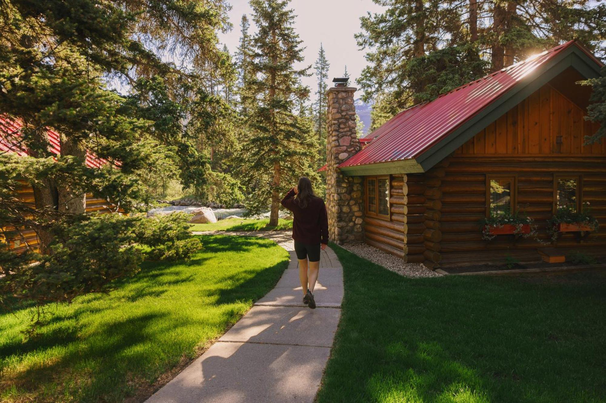 Post Hotel & Spa Lake Louise Bagian luar foto