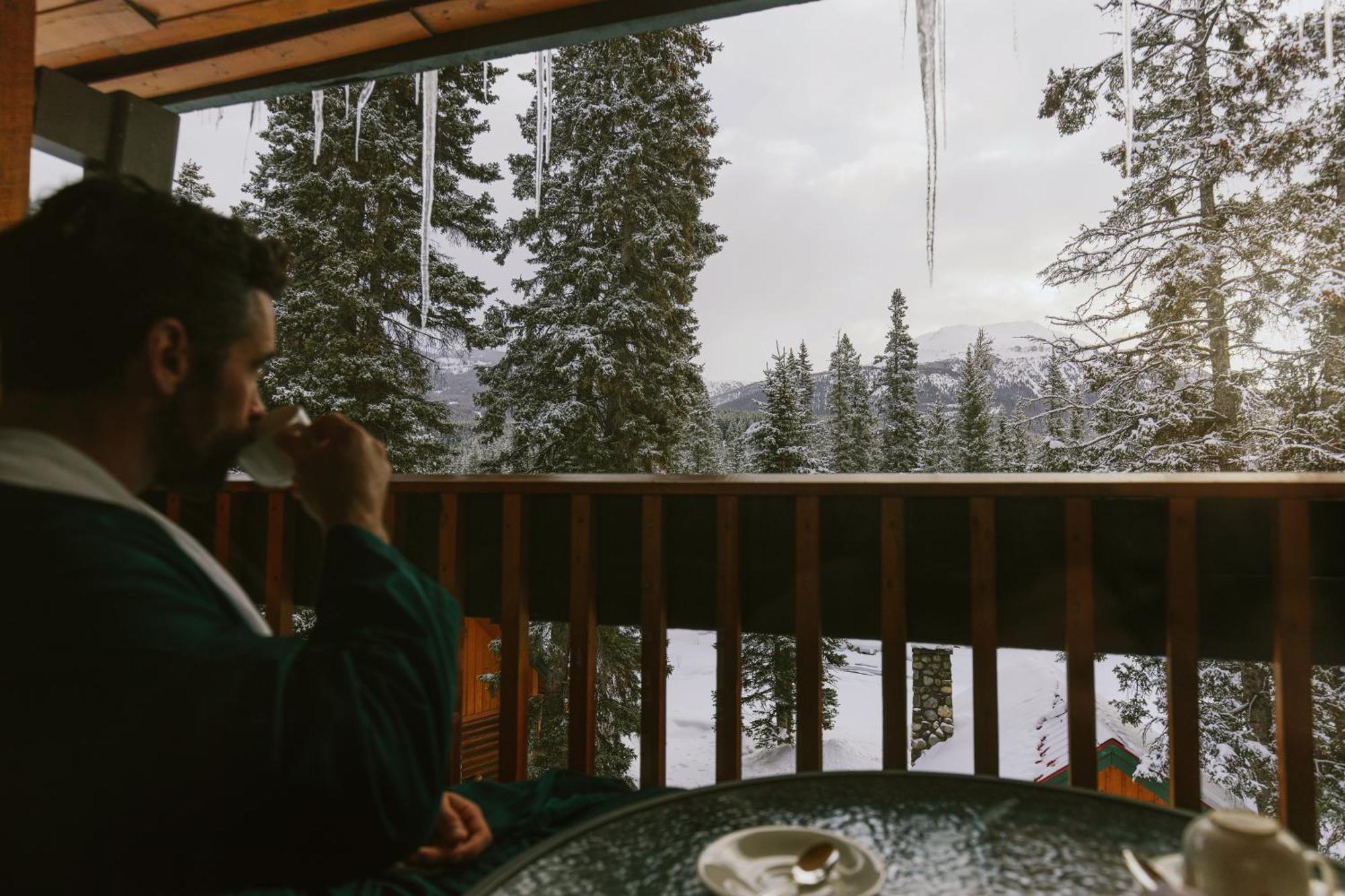 Post Hotel & Spa Lake Louise Bagian luar foto