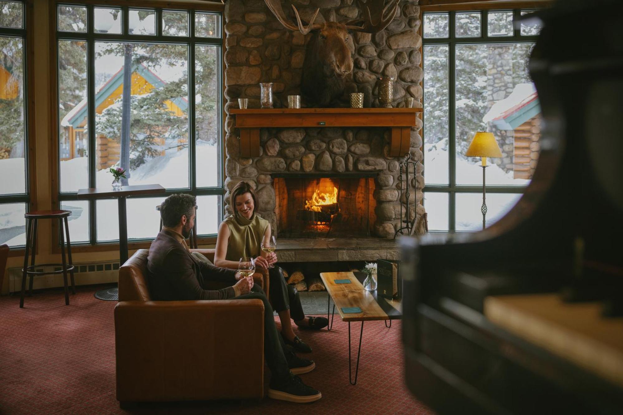 Post Hotel & Spa Lake Louise Bagian luar foto